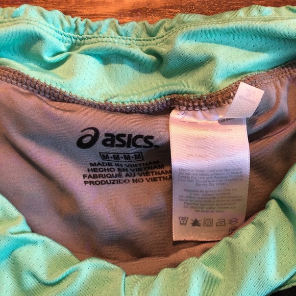 Women’s acics running shorts - Picture 3 of 3